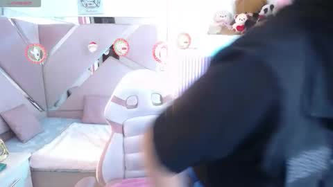 Snapshot of mia_garcia28 chatting on 12/04/25, 08:39 mia_garcia28 online show from 12/04/25, 08:39