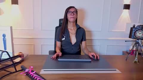 Mia online show from 02/05/26, 03:11