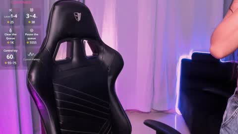 Mia online show from 01/05/25, 12:42