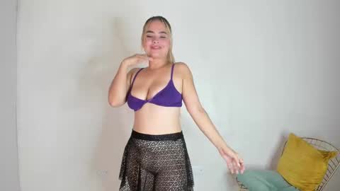 Mia online show from 01/08/25, 11:19
