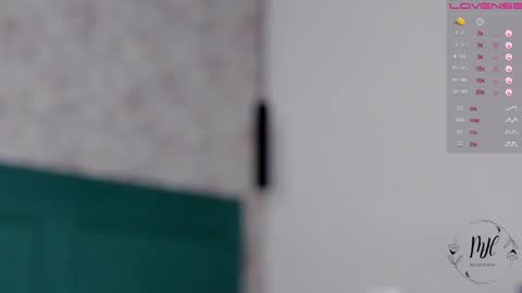 Snapshot of mia_holson chatting on 12/05/24, 02:44 I am Mia online show from 12/05/24, 02:44