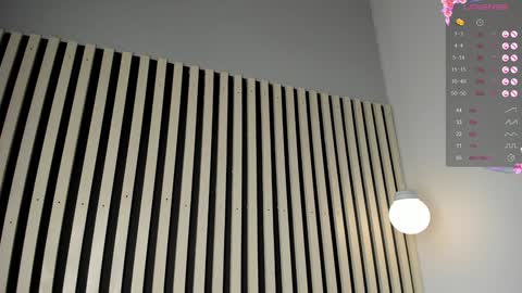 Snapshot of mia_holson chatting on 12/21/24, 02:15 I am Mia online show from 12/21/24, 02:15