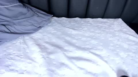 Snapshot of mia_holson chatting on 02/17/25, 04:15 I am Mia online show from 02/17/25, 04:15