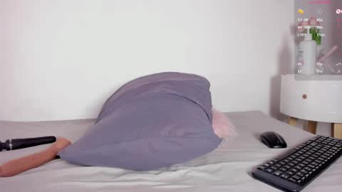  I am Mia  online show from 04/18/26, 04:00