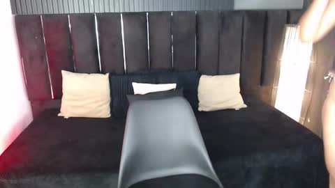 Snapshot of mia_hot_23 chatting on 12/15/25, 02:32 Mia online show from 12/15/25, 02:32