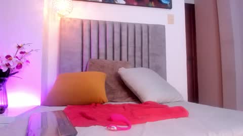 Mia online show from 03/04/26, 06:36