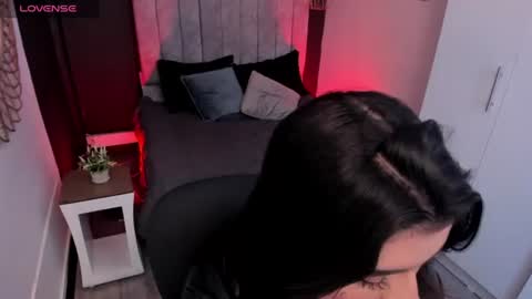 Snapshot of mia_jagger chatting on 06/17/26, 02:58 Val online show from 06/17/26, 02:58