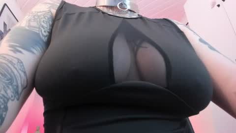 Snapshot of mia_jagger chatting on 06/19/26, 03:55 Val online show from 06/19/26, 03:55