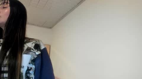 Snapshot of mia_kanee chatting on 11/26/25, 04:35 mia kaneee online show from 11/26/25, 04:35