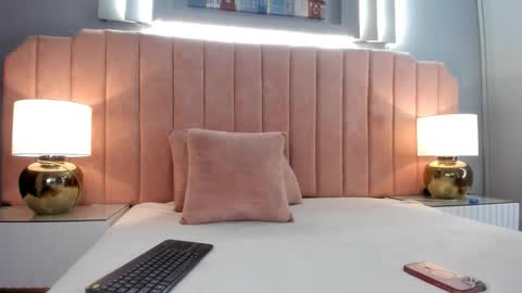 Mia online show from 11/25/25, 02:55