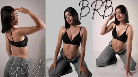 Snapshot of mia_kisses2 chatting on 12/17/25, 02:17 Mia online show from 12/17/25, 02:17