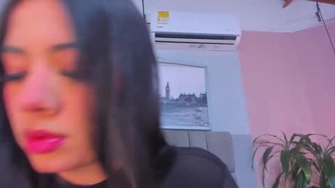 Snapshot of mia_kisses2 chatting on 12/20/25, 10:17 Mia online show from 12/20/25, 10:17