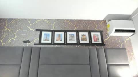 Snapshot of mia_kisses2 chatting on 04/05/26, 03:31 Mia online show from 04/05/26, 03:31