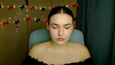 mia_lemm online show from 12/03/25, 08:34