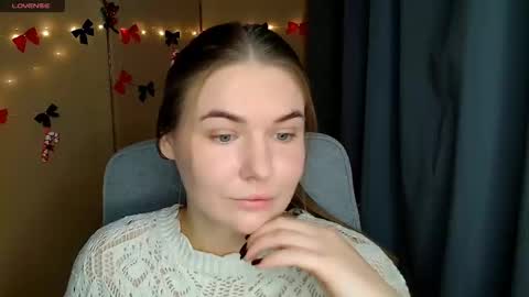 mia_lemm online show from 12/16/25, 07:46