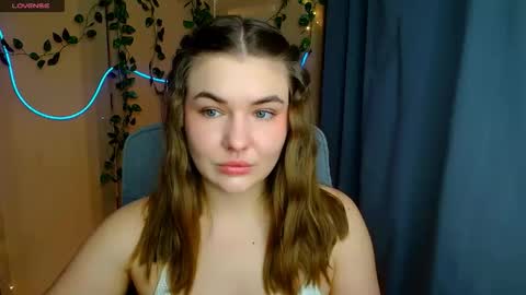 mia_lemm online show from 02/17/26, 07:16