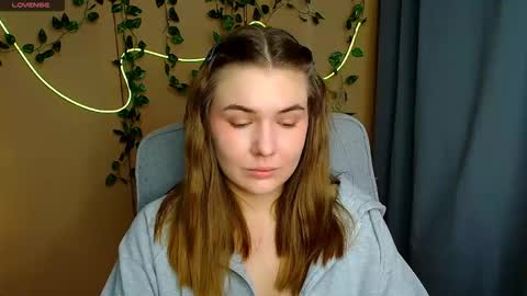 mia_lemm online show from 02/18/26, 08:21