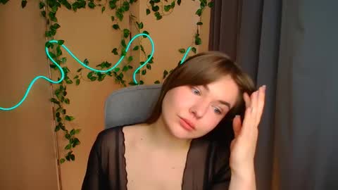 mia_lemm online show from 04/16/26, 06:03