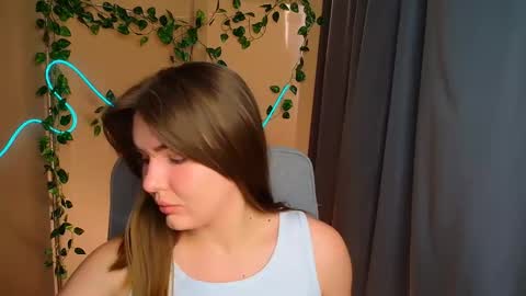 mia_lemm online show from 04/17/26, 07:00