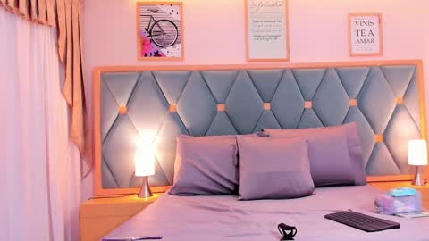 Mia online show from 11/17/25, 04:18