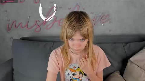 Snapshot of mia_liwis chatting on 10/15/25, 01:22 Minnie online show from 10/15/25, 01:22