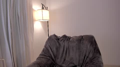 Snapshot of mia_love__ chatting on 06/14/26, 02:24 MIA LOVE online show from 06/14/26, 02:24