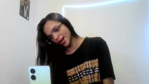 Snapshot of mia_lucy_21 chatting on 10/16/25, 01:45 mia lucy 21 online show from 10/16/25, 01:45