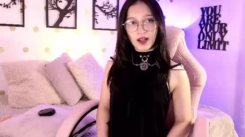 Mia online show from 07/06/26, 11:07
