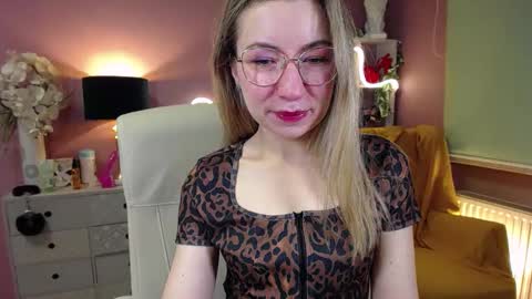 Mia online show from 12/12/24, 07:52