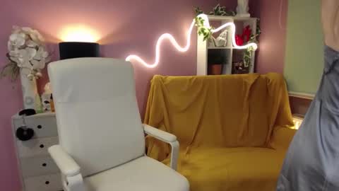 Mia online show from 12/14/24, 08:02