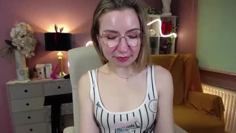 Mia online show from 12/23/24, 12:19