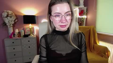 Mia online show from 02/08/25, 11:33