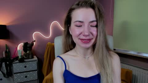 Mia online show from 09/24/25, 07:01