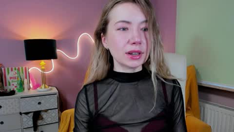 Mia online show from 11/12/25, 08:04