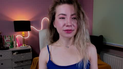 Mia online show from 11/21/25, 07:40