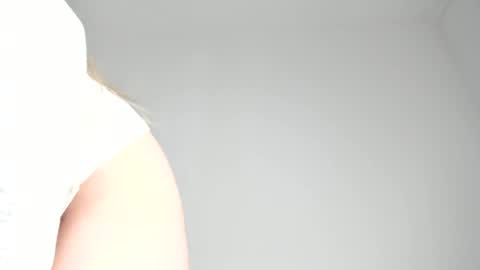 Mia here Appreciate your support online show from 04/17/26, 09:34