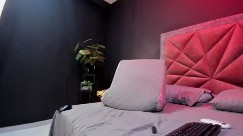 Snapshot of mia_milff chatting on 01/16/25, 10:12 MIA online show from 01/16/25, 10:12