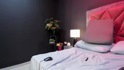 Snapshot of mia_milff chatting on 02/15/25, 09:59 MIA online show from 02/15/25, 09:59