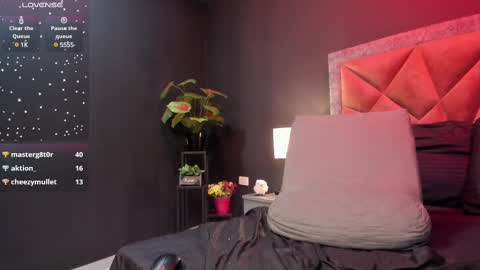 Snapshot of mia_milff chatting on 02/18/25, 10:47 MIA online show from 02/18/25, 10:47