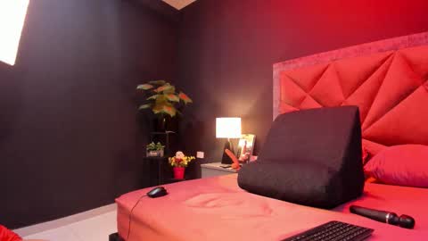 Snapshot of mia_milff chatting on 09/24/25, 06:22 MIA online show from 09/24/25, 06:22