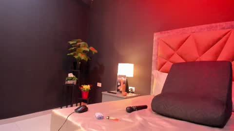 Snapshot of mia_milff chatting on 10/16/25, 06:42 MIA online show from 10/16/25, 06:42