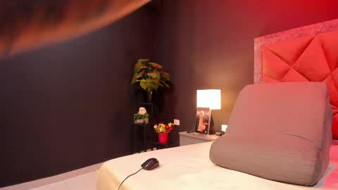 Snapshot of mia_milff chatting on 11/29/25, 07:06 MIA online show from 11/29/25, 07:06