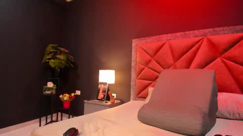 Snapshot of mia_milff chatting on 12/02/25, 07:20 MIA online show from 12/02/25, 07:20