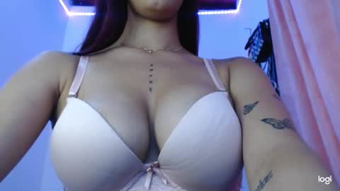 mia independent model online show from 02/06/25, 10:32