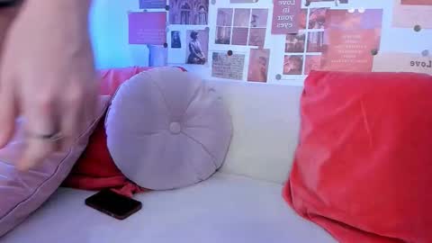 Snapshot of mia_mintz chatting on 11/15/25, 02:20 Mia online show from 11/15/25, 02:20