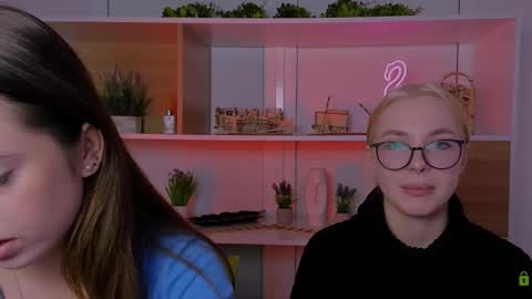 mia_moah online show from 10/15/25, 09:09