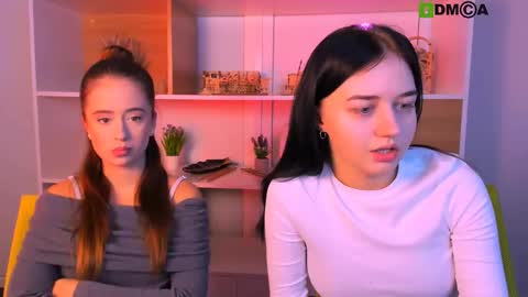 mia_moah online show from 10/19/25, 09:21