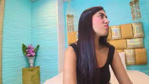 Snapshot of mia_montess chatting on 10/14/25, 01:12 mia montess online show from 10/14/25, 01:12