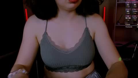 Snapshot of mia_mooon_ chatting on 05/16/26, 10:36 mia_mooon_ online show from 05/16/26, 10:36