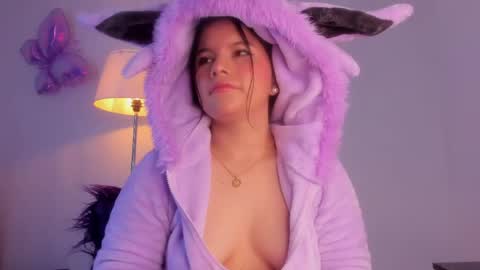 Snapshot of mia_moralez chatting on 05/04/26, 12:45 MIA online show from 05/04/26, 12:45